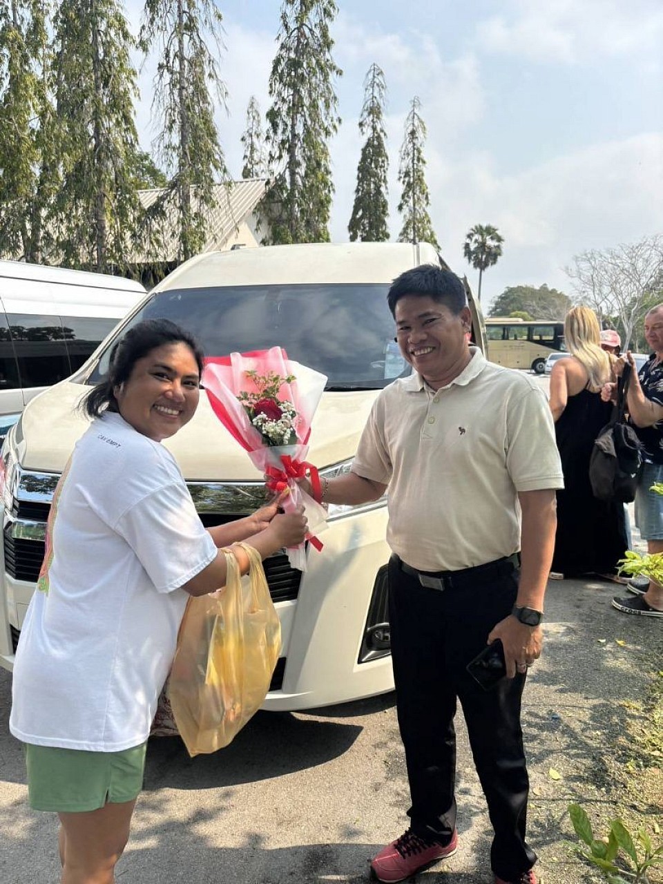 บริการดีมีรางวัลขอบคุณสำหรับช่อดอกไม้ครับ